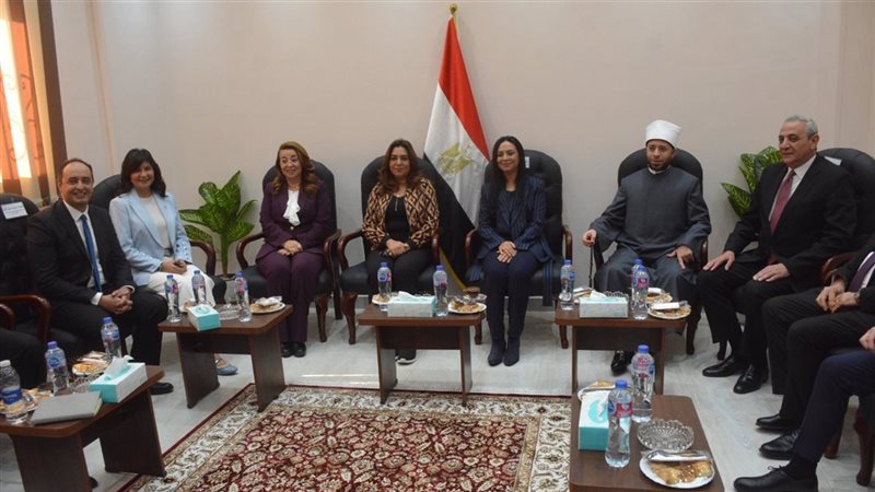 محافظ الغربية يستقبل