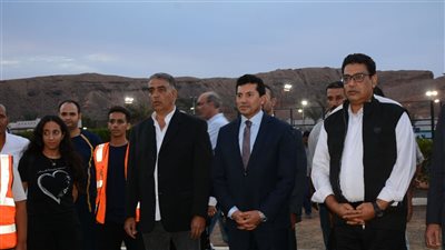 وزير الرياضة يتفقد نادي شرم الشيخ ويفتتح ملاعب بادل تنس