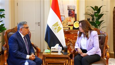 منال عوض تبحث الموقف التنفيذي لمشروعات المرحلة الأولى من 