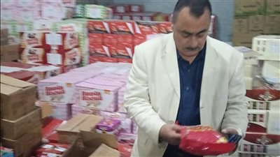 ضبط 86 ألف قطعة حلوى مجهولة المصدر بمخزن بدون ترخيص في دمياط