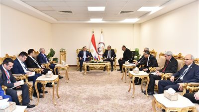 وزير الدولة للإنتاج الحربي يلتقي وزير الصناعات الدفاعية لدولة أذربيجان (صور) 