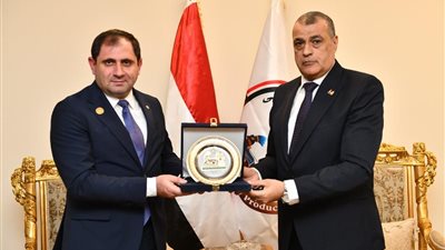 وزير الإنتاج الحربي يبحث مع وزير دفاع أرمينيا سبل تعزيز التعاون المشترك