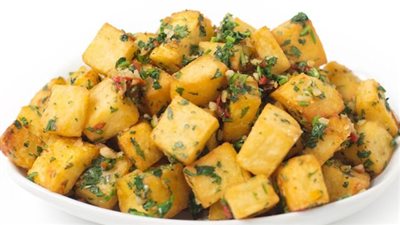 طريقة عمل سلطة البطاطس والبصل الأخضر بالخل، أكلة سريعة وسهلة ومشبعة