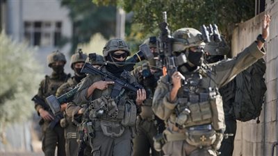 القوات الإسرائيلية تنفذ عملية إنزال جوي جنوب جنين بالضفة الغربية (فيديو)