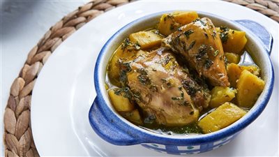 طريقة عمل يخنة البطاطس بالدجاج، وصفة شتوية مميزة