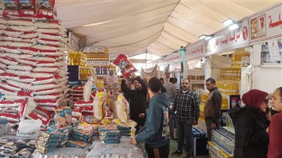 محافظ الدقهلية يتابع انتظام عمل المعرض الدائم بشارع قناة السويس 