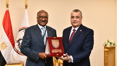 وزير الإنتاج الحربي: العلاقات المصرية السودانية تشهد زخما كبيرا بدعم القيادة السياسية