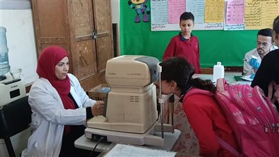الكشف على 155 طفلا في قافلة طبية لجامعة بنها بمدرسة الحرية