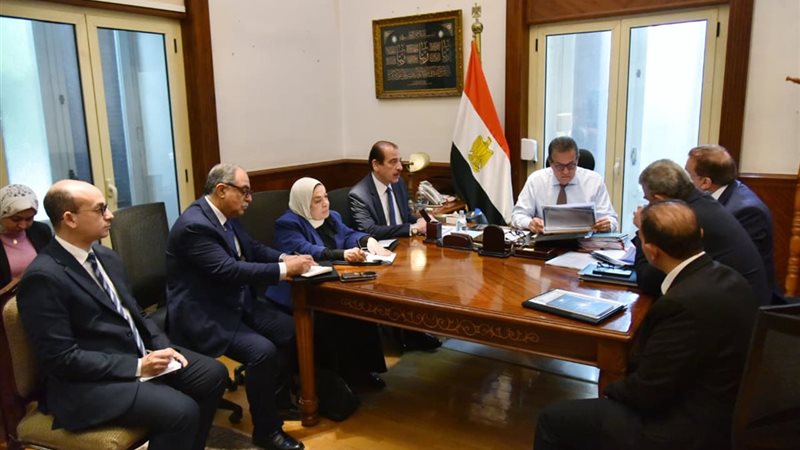 اجتماع وزير الصحة