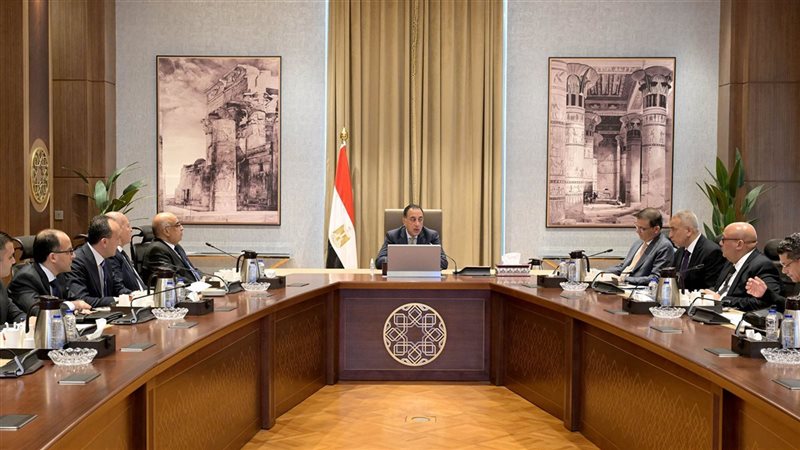 رئيس الوزراء يُتابع
