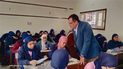 مدير التعليم بدمياط يتفقد مدرستي المنتزه وعمر بن الخطاب، ويشدد على الانضباط وجودة الامتحانات