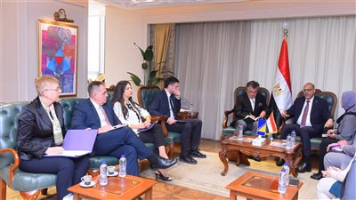 وزير العمل يستقبل سفير البوسنة ويشهد توقيع بروتوكول تبادل الخبرات والعمالة