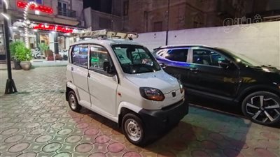 “الكيوت” سيارة آمنة بديلة للتوك توك.. تعمل بالبنزين والغاز.. مرخصة بإدارات المرور ومن السهل الوصول لقائدها.. قادرة على السير في الأزقة والحواري.. ومطالبات بمراقبة أجرتها 