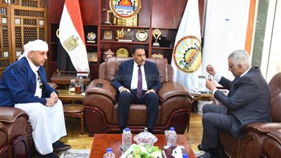 محافظ مطروح يستقبل نائب مساعد وزير الخارجية لبحث استعدادات افتتاح مكتب التصديقات