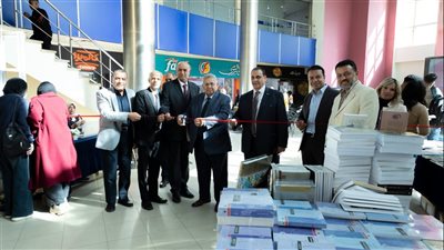 هيئة الكتاب تفتتح معرضها بجامعة بدر الدولية (صور) 