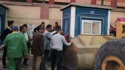 حي غرب شبين الكوم يواصل إزالة الأكشاك المخالفة وتحسين المظهر الحضاري