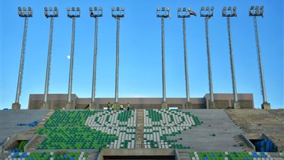 شعار النادي المصري يزين مدرجات الاستاد الجديد (صور)