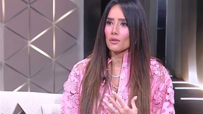 زينة: أنا حنينة على أسرتي ووحش داخل اللوكيشن