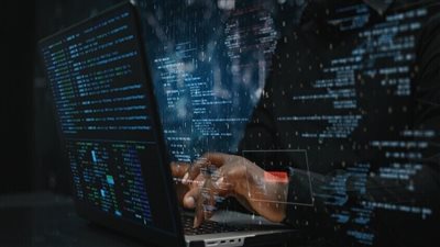 قراصنة يخترقون أجهزة كمبيوتر البحرية الأوكرانية ويسلمون البيانات لروسيا