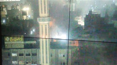 محافظ الدقهلية يتابع جهود إخماد حريق بسوق الخواجات في المنصورة ويشيد بسرعة التعامل 