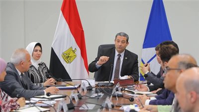 محافظ دمياط يرأس اجتماعا موسعا لمناقشة الخطط الاستثمارية لعدد من القطاعات