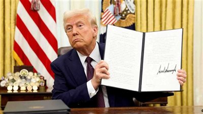 من بينها قرارات العفو، ترامب يلغي أوامر إدارة بايدن الموقعة بجهاز 