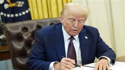 بينهم 4 دول عربية، إدارة ترامب توقف رسميا إجراءات الهجرة والتجنيس من 19 دولة