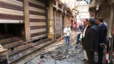  محافظ الدقهلية يتفقد موقع حريق مول بسوق الخواجات في المنصورة 