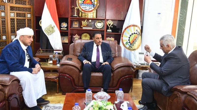 محافظ مطروح يستقبل