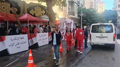 الهلال الأحمر ينتشر بمحيط اللجان لتقديم الخدمات الطبية للناخبين بالاسكندرية 
