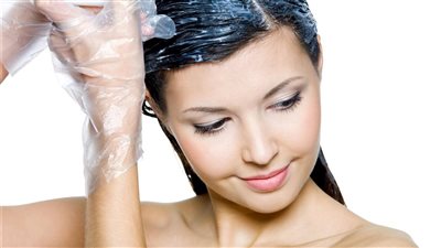 ماسكات طبيعية للعناية بالشعر المتقصف من البرد، تعرفي عليها