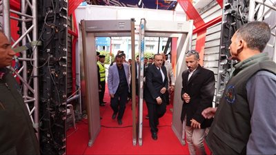 محافظ أسيوط يتفقد لجان الانتخابات بدائرة شرق ويتابع عملية التصويت