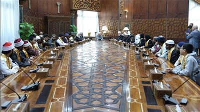 شيخ الأزهر يلتقي طلاب مدرسة 