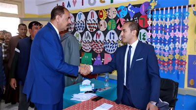  محافظ سوهاج يتفقد لجان انتخابات مجلس النواب (صور)