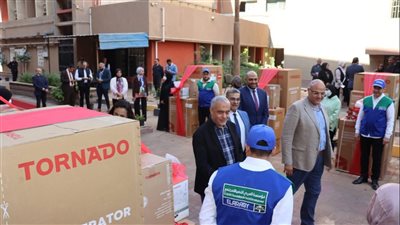 محافظ القليوبية يسلم 44 جهازا منزليا لعرائس من المواطنين الأولى بالرعاية 