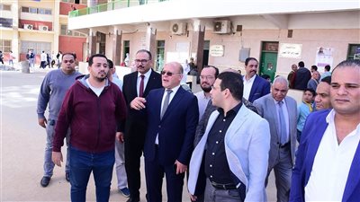 رئيس جامعة سوهاج يتابع مبنى الخدمات بمستشفى الجراحات التخصصية