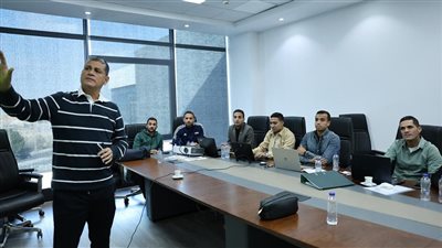 أوسكار رويز يعقد اجتماعًا فنيًا مع الحكام لمراجعة أخطاء الأسبوع الأخير