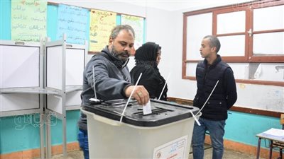 محافظ الدقهلية يُقدم واجب العزاء لأسر ضحايا حريق سوق الخواجات