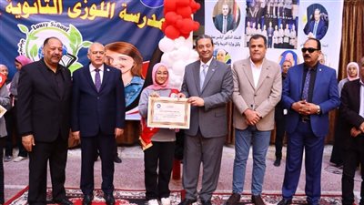 محافظ دمياط يكرم فريق العباقرة الحاصل على المركز الثاني بالجمهورية