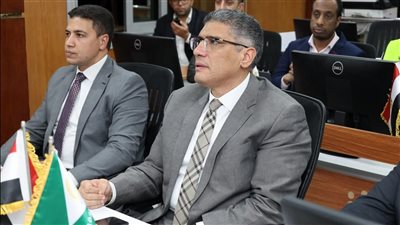 محافظ الجيزة يتابع غلق اللجان الانتخابية بالدائرة الثامنة من داخل مركز السيطرة 