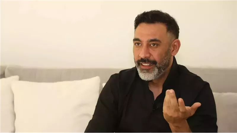 عمرو مصطفى، فيتو