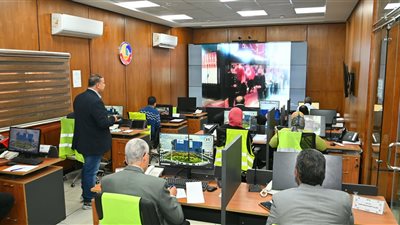 محافظ البحيرة تتابع سير انتخابات مجلس النواب من غرفة التحكم والسيطرة