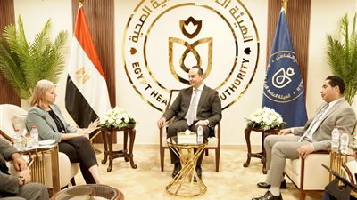 رئيس الرعاية الصحية يبحث مع وفد بريطاني دعم المستشفى الافتراضي بالإسماعيلية