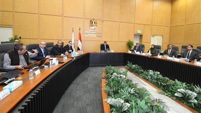 وزير الإسكان يستعرض الخطة التسويقية لمشروعات هيئة المجتمعات العمرانية