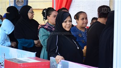  طوابير أمام لجنة مدرسة عثمان بن عفان بإمبابة في انتخابات النواب 2025 (صور)