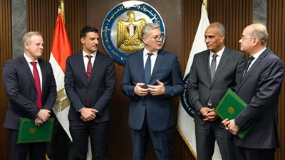 وزير البترول يشهد توقيع عقد رخصة إنتاج وقود الطائرات المستدام