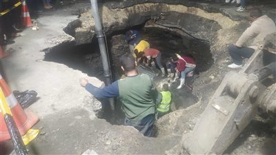 شاهد، آخر تطورات أعمال إصلاح كسر خط المياه الرئيسي بالجيزة وموعد عودة المياه