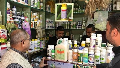 ضبط مبيدات غير مسجلة وأسمدة محظور تداولها في حملة تموينية بأسيوط 