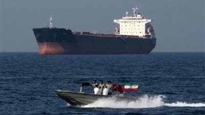 الحرس الثوري الإيراني يطلق مناورات في مياه الخليج ويصدر تحذيرا للسفن الأمريكية