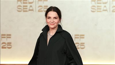 أبرزهم أيشوريا راي باتشان وأوما ثرومان، نجمات العالم على ريد كاربت البحر الأحمر السينمائي (صور)